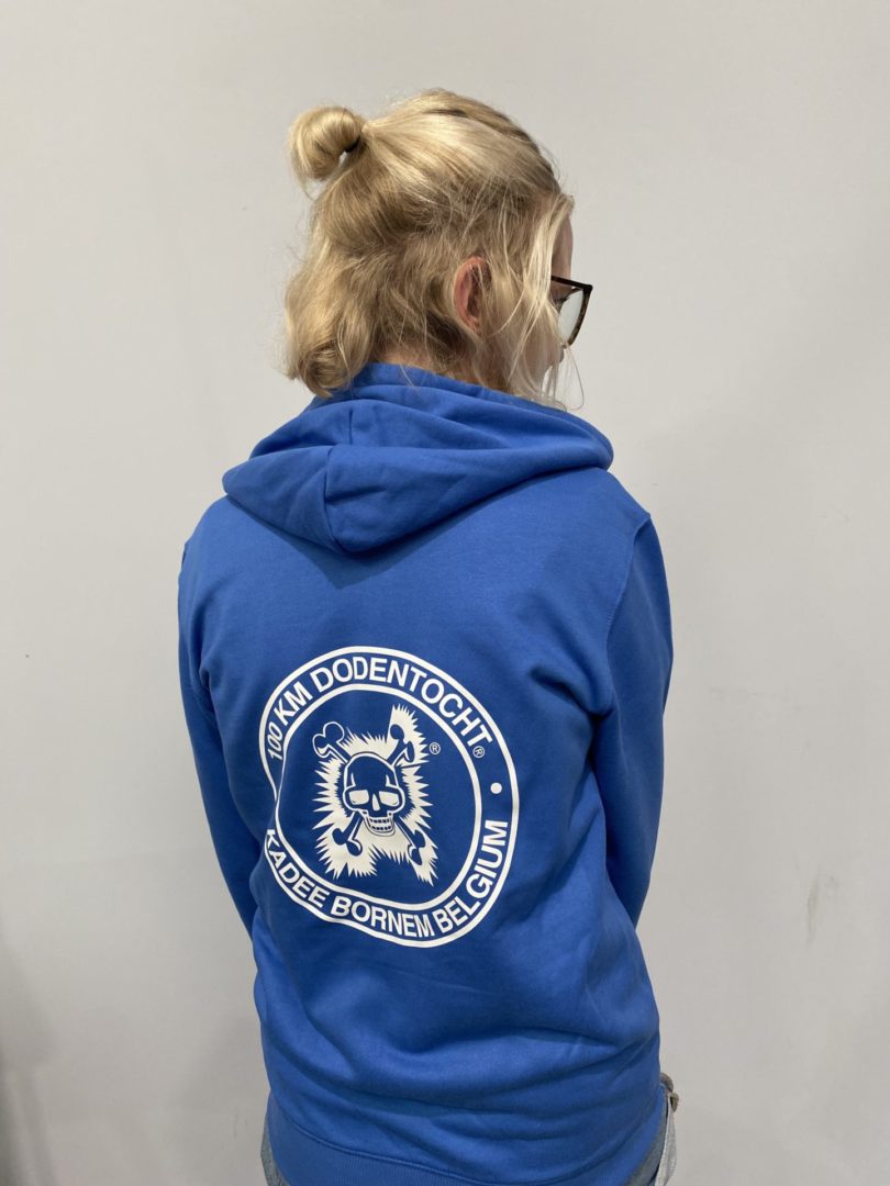 Sweater met rits en capuchon - unisex - logo voorkant+rugzijde+ tekst Dodentocht op mouw